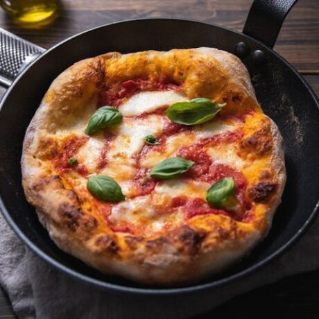 Pizza Margherita iz tave