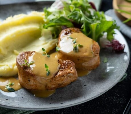 Svinjski medaljoni u umaku